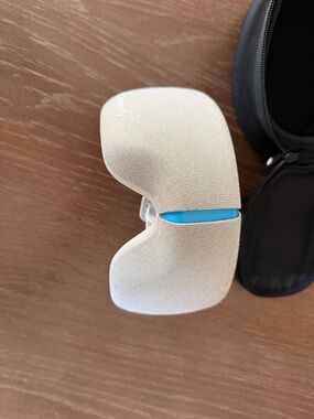 Therabody Beige Massage Eye device with heat